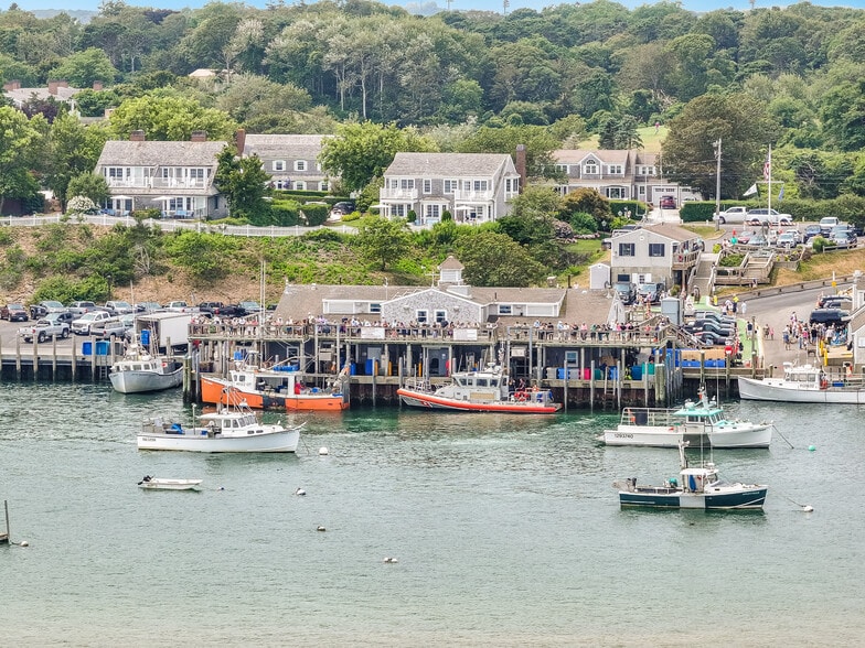 More Photos Of 196 Shore Rd, Chatham Hotel For Sale