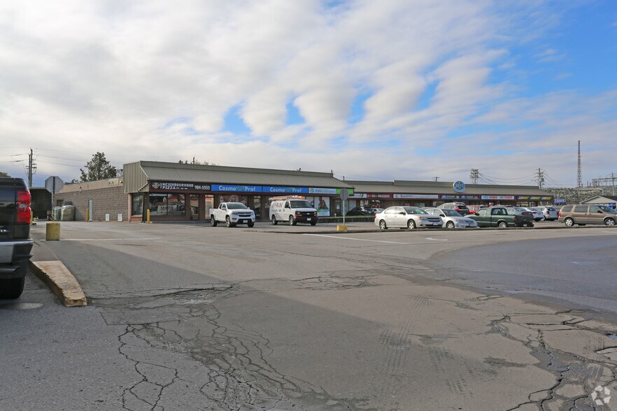 Primary Photo Of 318 Ontario St, St Catharines General Retail For Lease