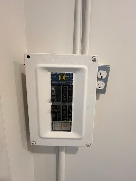 More Photos Of 1562 S Acoma St, Denver Warehouse For Sale