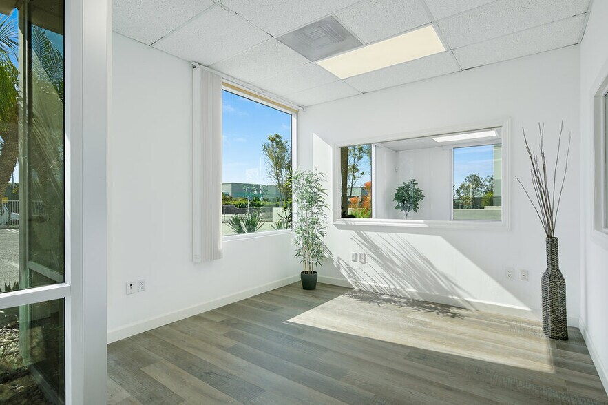 More Photos Of 8594 Siempre Viva Rd, San Diego Manufacturing For Lease