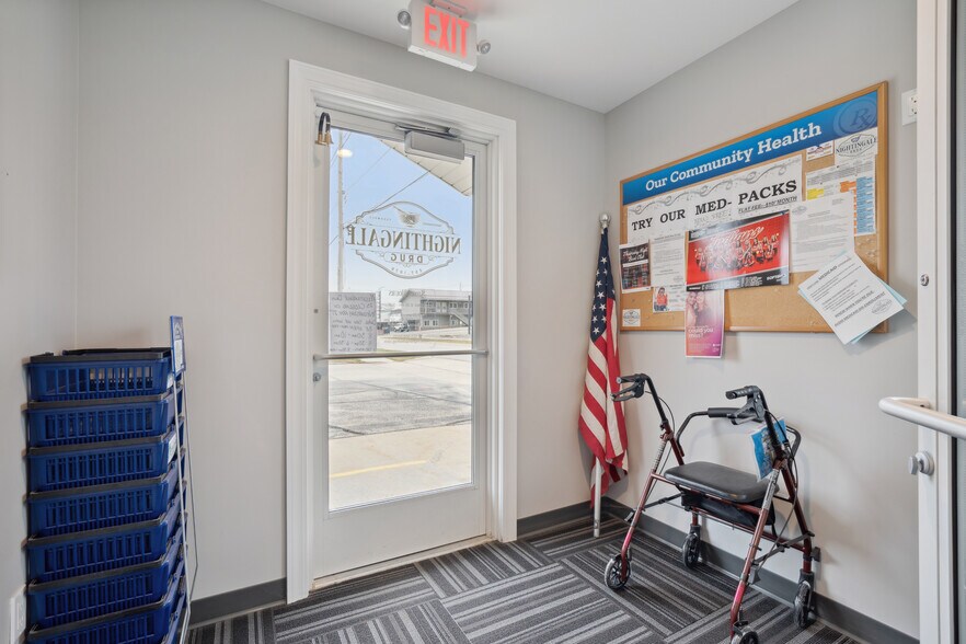 More Photos Of 606 Rossville Rd, Waukon Restaurant For Sale