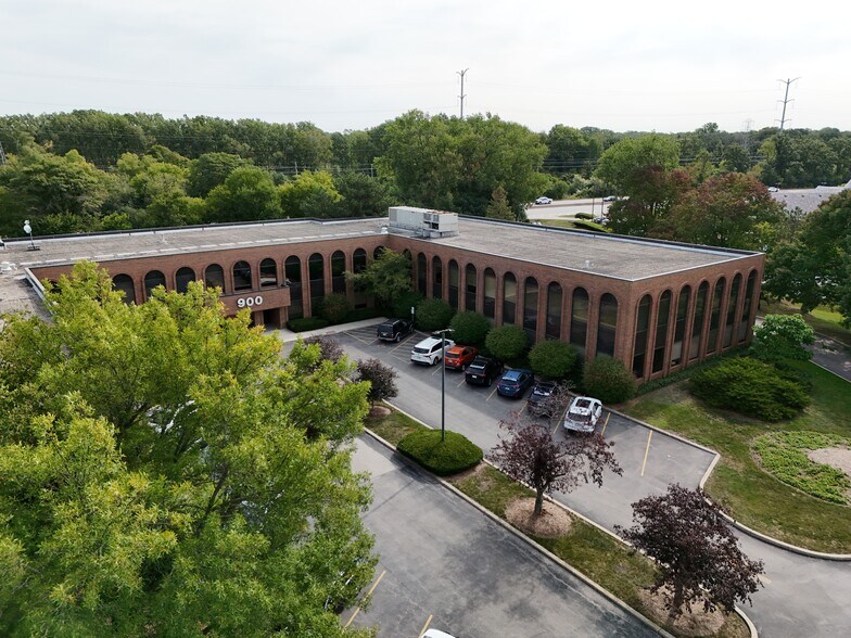 More Photos Of 900 N Shore Dr, Lake Bluff Office For Lease