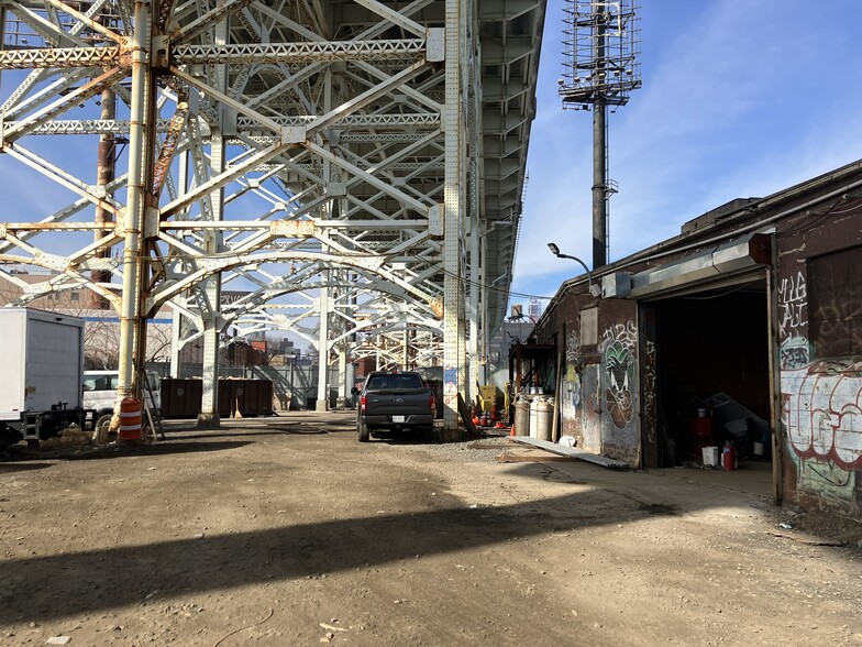 More Photos Of 27-21 51st St, Long Island City Warehouse For Lease