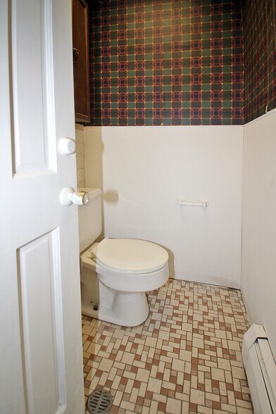 More Photos Of 429 N State St, Clairton Storefront Retail Office For Sale