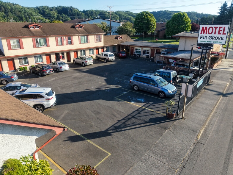 More Photos Of 2178 Winchester Ave, Reedsport Hotel For Sale