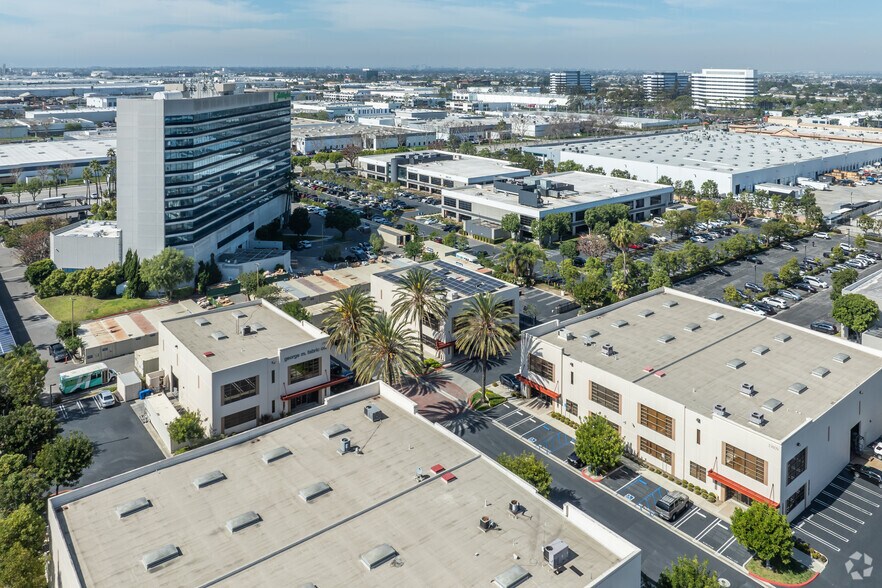 More Photos Of 19815 Hamilton Ave, Torrance Warehouse For Lease