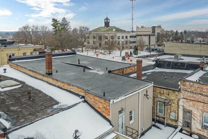 More Photos Of 107 4th St, Baraboo Office For Sale