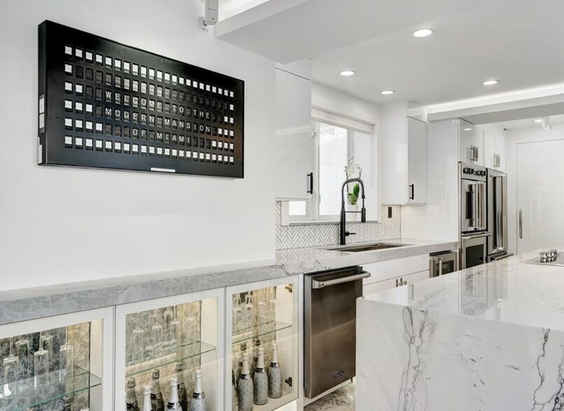 More Photos Of 124 11th St, Miami Beach Hotel For Sale