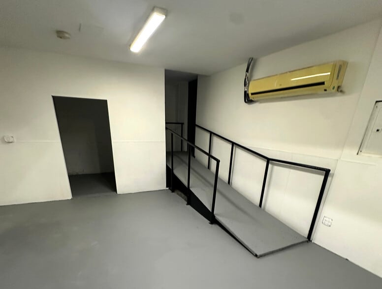 More Photos Of 3361 Union Pacific Ave, Los Angeles Warehouse For Lease