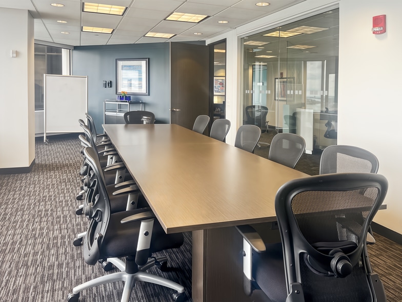 More Photos Of 400 Renaissance Ctr, Detroit Coworking Space