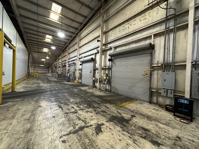 More Photos Of 625 66th Ave SW, Vero Beach Manufacturing For Sale