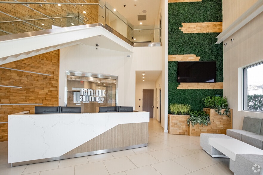 More Photos Of 511 Ocean Ave, Massapequa Office For Lease