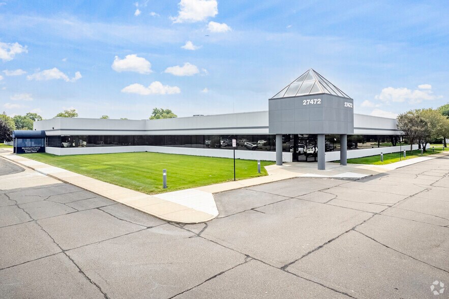 More Photos Of 27472 Schoenherr Rd, Warren Office For Sale