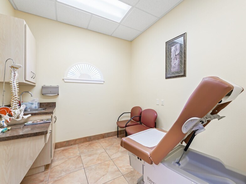 More Photos Of 1414 E Main St, Leesburg Medical For Lease