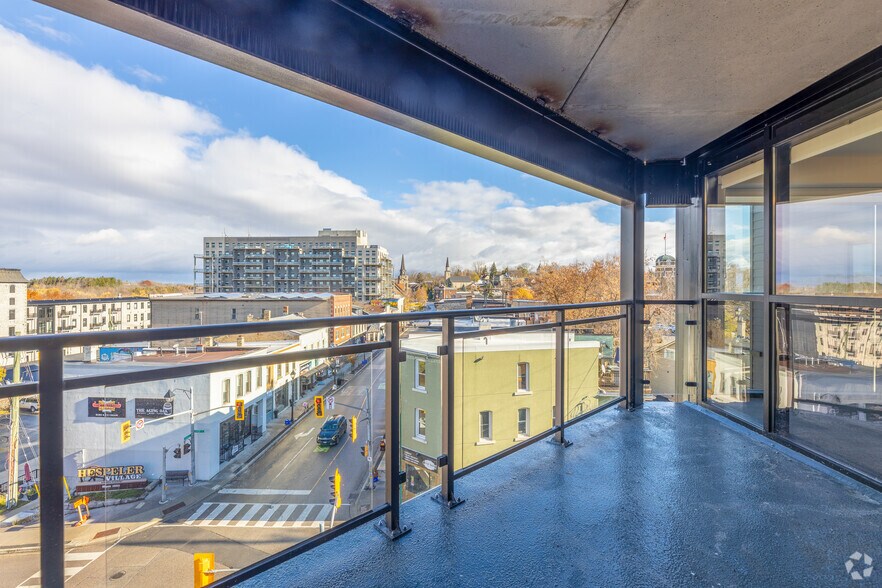 More Photos Of 16 Queen St W, Cambridge Apartments For Lease