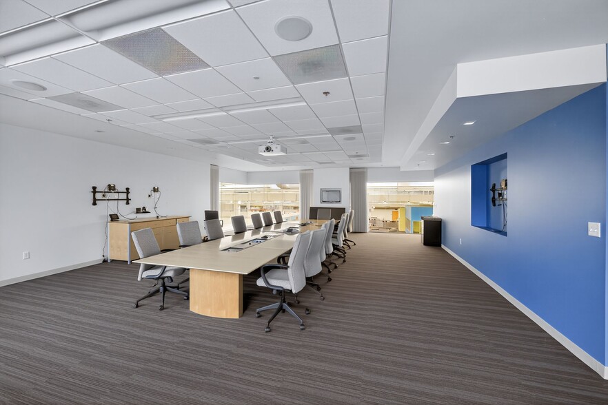 More Photos Of 980 Beaver Creek Dr, Martinsville Flex For Sale