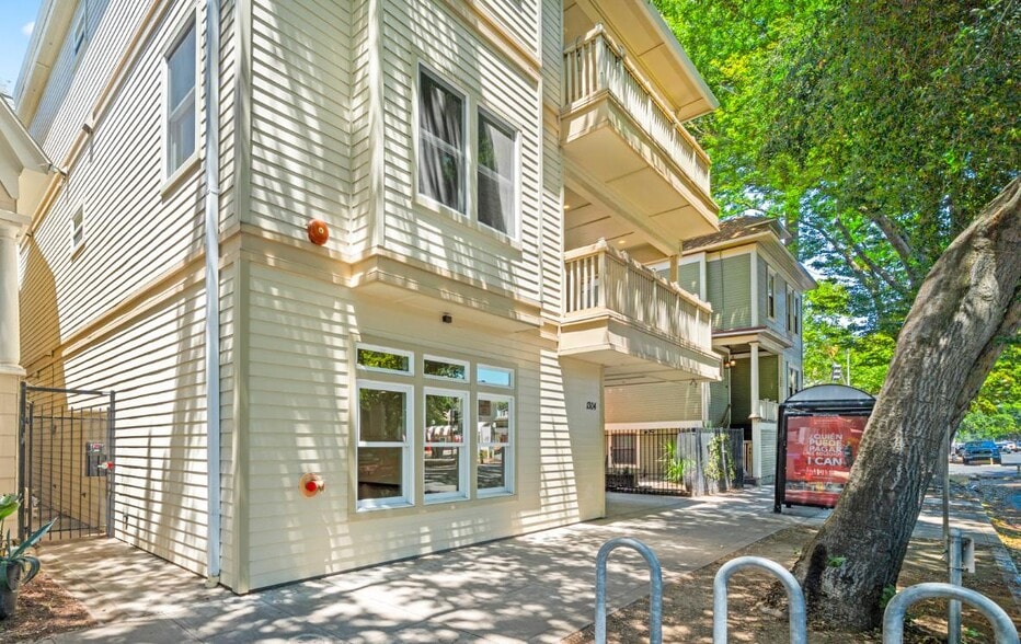 More Photos Of 1304-1306 19th St, Sacramento Office Residential For Sale