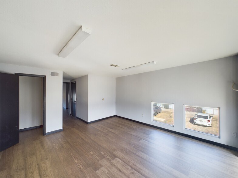 More Photos Of 4448 Fm 1960 Rd W, Houston Auto Repair For Lease