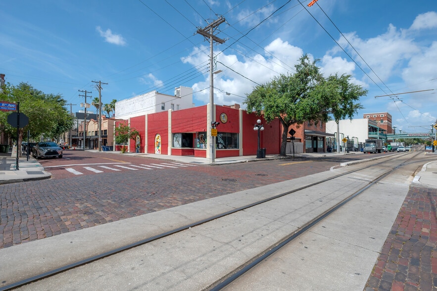 More Photos Of 1812 N 17th St, Tampa Bar For Lease