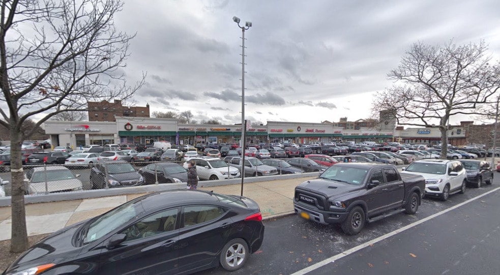 More Photos Of 7009-7063 Parsons Blvd, Fresh Meadows General Retail For Lease