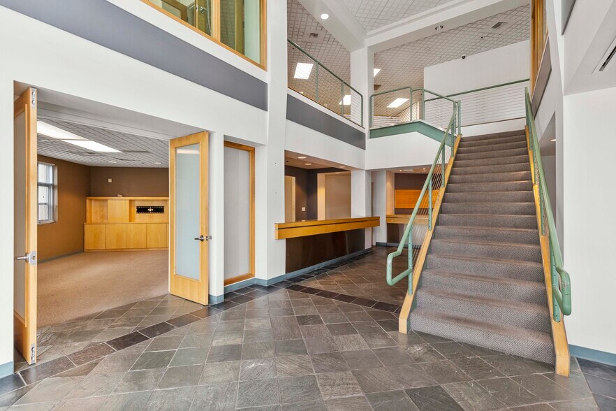 More Photos Of 6521 212th St SW, Lynnwood Distribution For Lease