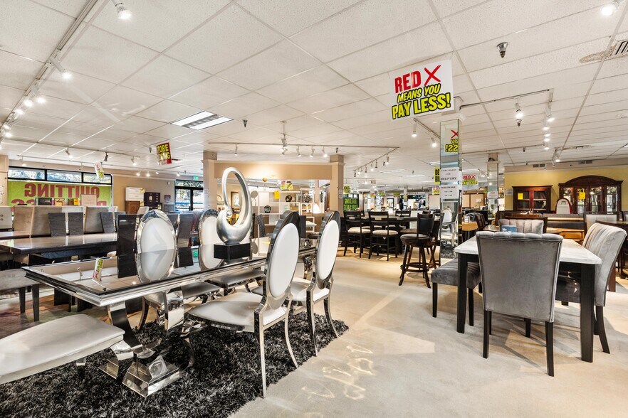 More Photos Of 20423 Highway 99, Lynnwood Freestanding For Sale