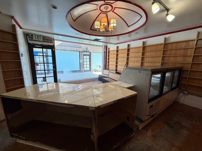More Photos Of 265 S Robertson Blvd, Beverly Hills Restaurant For Lease