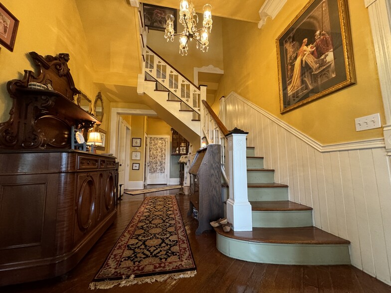 More Photos Of 224 W Chickasaw St, Tahlequah Hospitality For Sale
