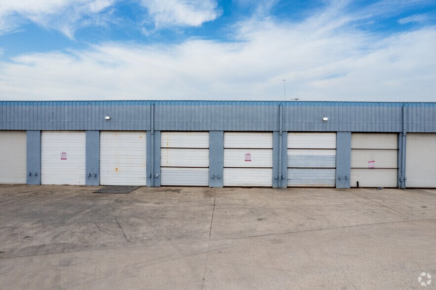More Photos Of 5900 Old Hemphill Rd, Fort Worth Distribution For Sale