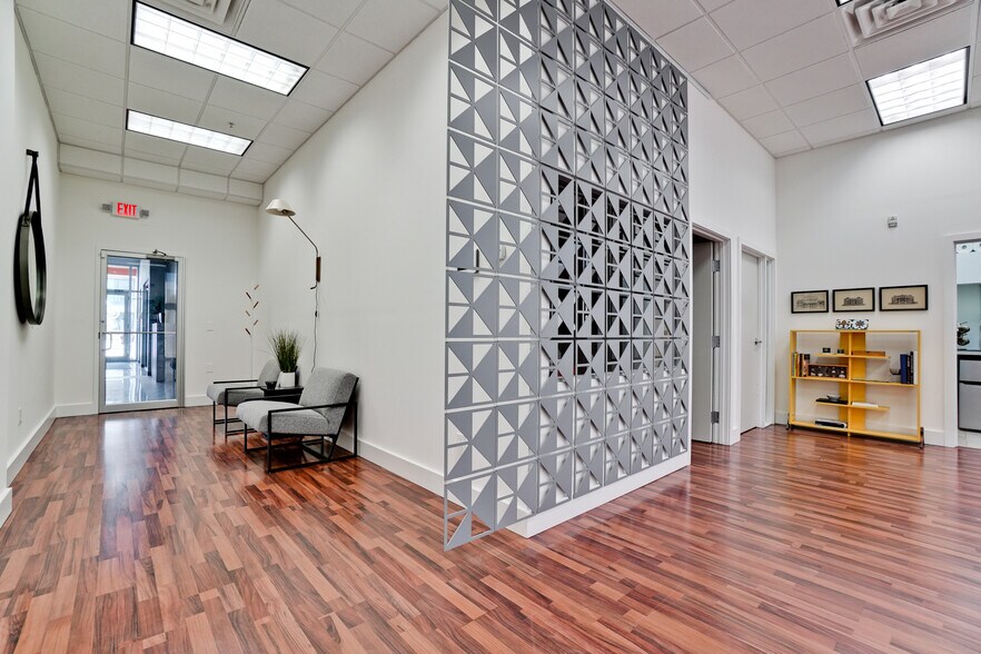 More Photos Of 2170 Main St, Sarasota Loft Creative Space For Sale