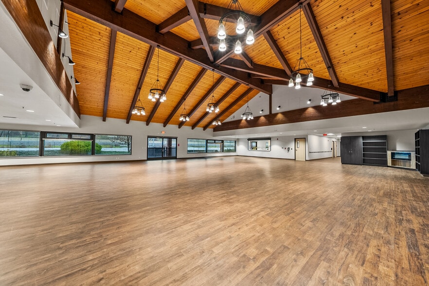 More Photos Of 2166 NW Vine St, Grants Pass Medical For Sale