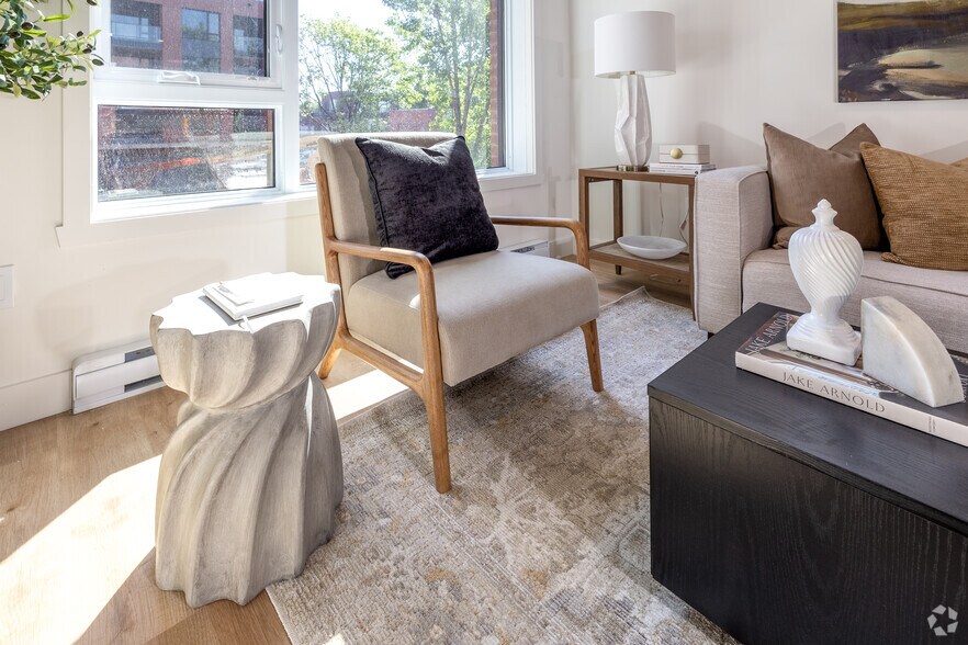 More Photos Of 2350 Rue Saint-Patrick, Montréal Apartments For Lease