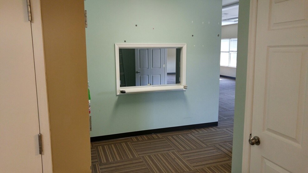 More Photos Of 20 Mayo Rd, Edgewater Storefront Retail Office For Lease