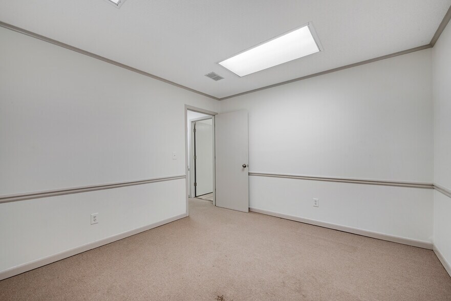 More Photos Of 11205 Alpharetta Hwy, Roswell Office Residential For Sale