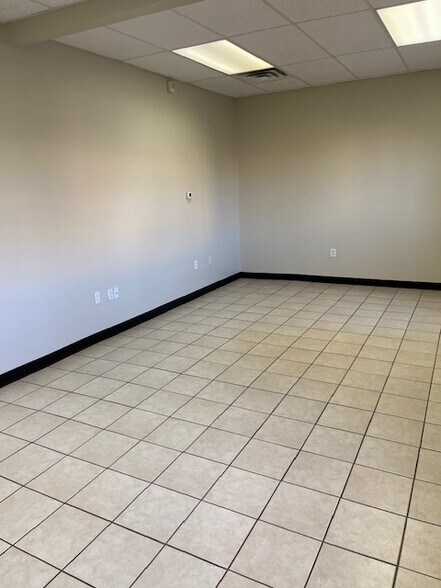 More Photos Of 11601 Pellicano Dr, El Paso Unknown For Lease