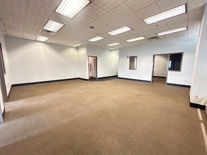 More Photos Of 22 N 1st St, Newark Light Distribution For Lease