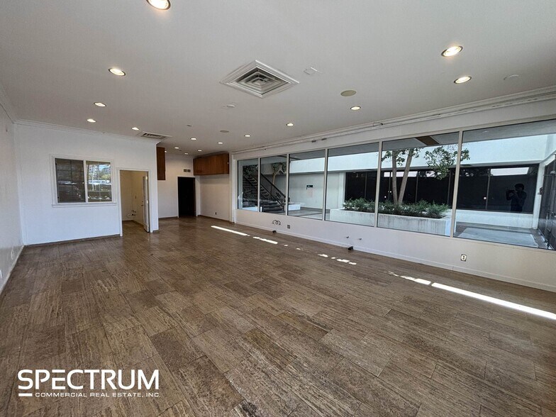 More Photos Of 21101-21163 Victory Blvd, Canoga Park Storefront Retail Office For Lease