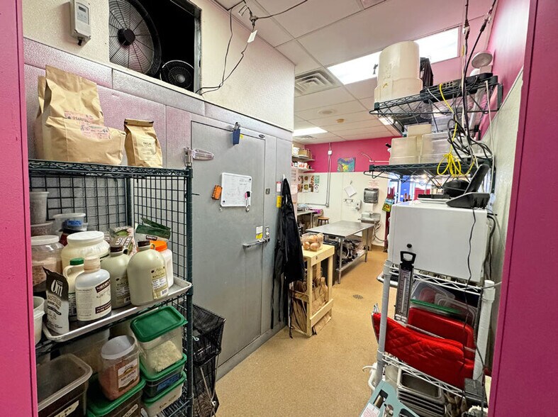 More Photos Of 3720-3722 N Lincoln Ave, Chicago Apartments For Sale