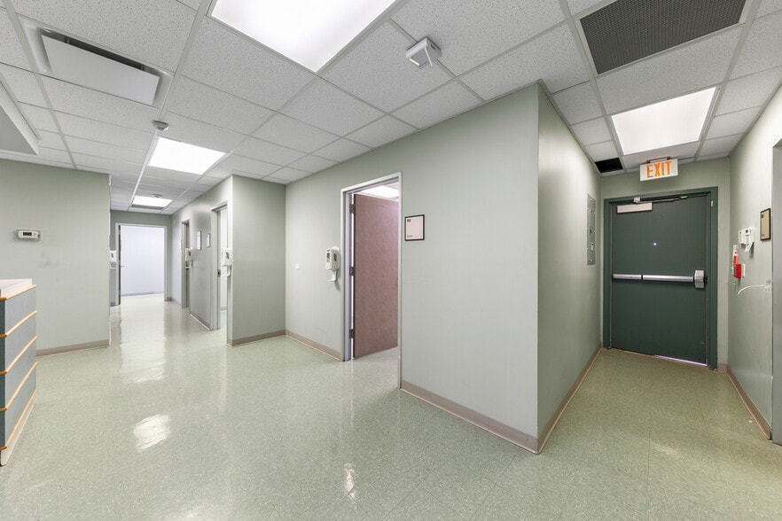More Photos Of 3828 Avenue N, Galveston Hospital For Lease