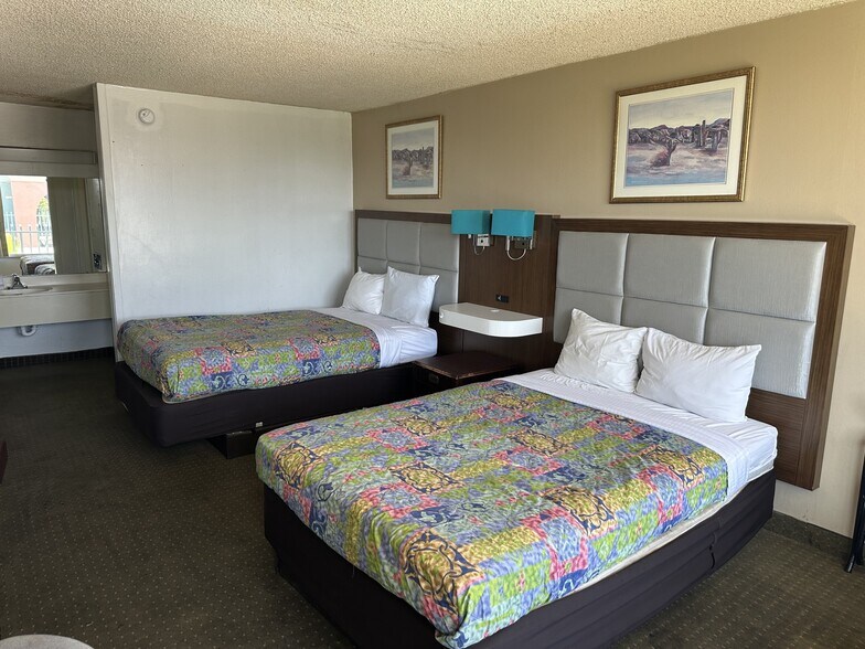 More Photos Of 1365 W Grant Rd, Tucson Hotel For Sale