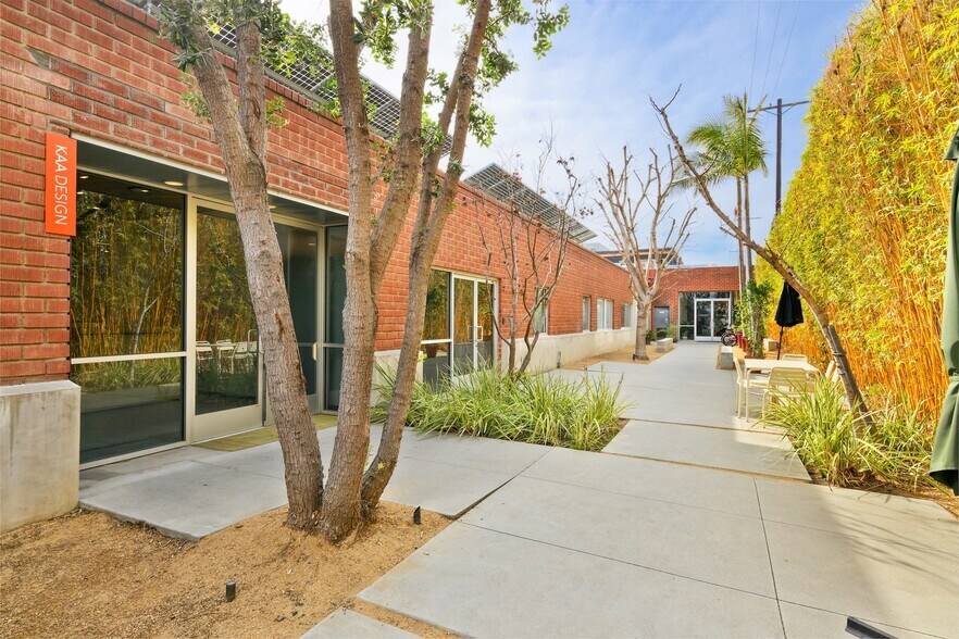 Primary Photo Of 4201-4203 Redwood Ave, Los Angeles Loft Creative Space For Lease