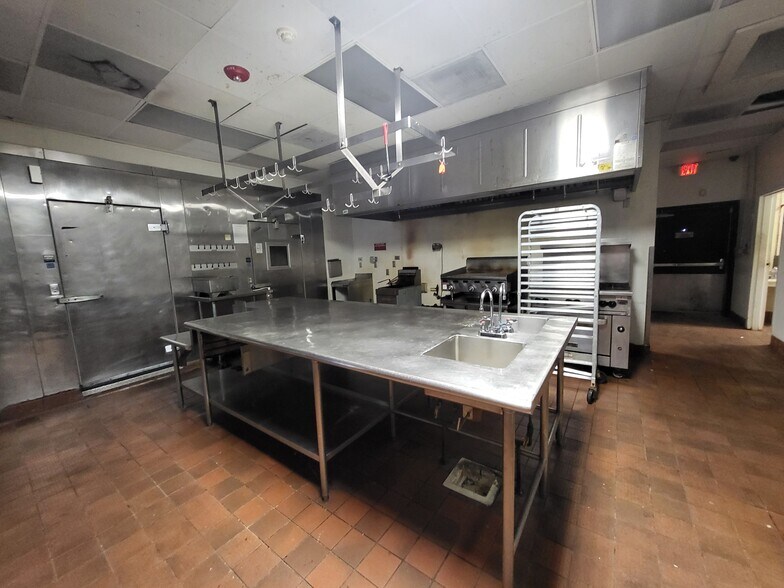 More Photos Of 3607 S Range Line Rd, Joplin Restaurant For Lease