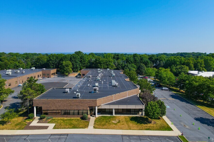 More Photos Of 1550 Valley Center Pky, Bethlehem Flex For Sale