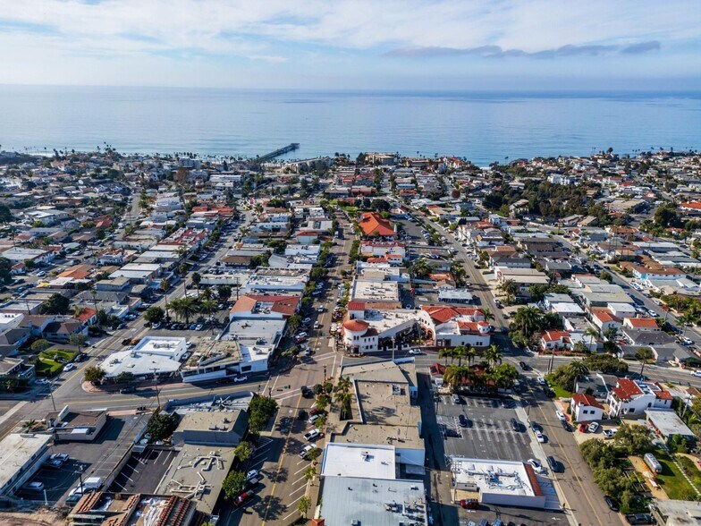 More Photos Of 2711 E Coast Hwy, Corona Del Mar Storefront Retail Office For Lease