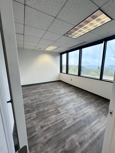 More Photos Of 730 Holiday Dr, Pittsburgh Office For Lease