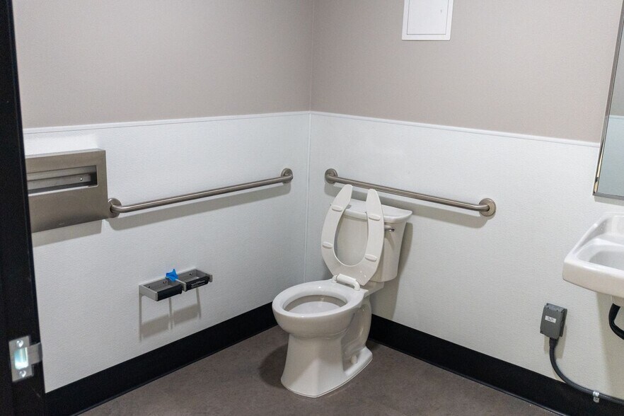 More Photos Of 3222 Corte Malpaso, Camarillo Warehouse For Sale