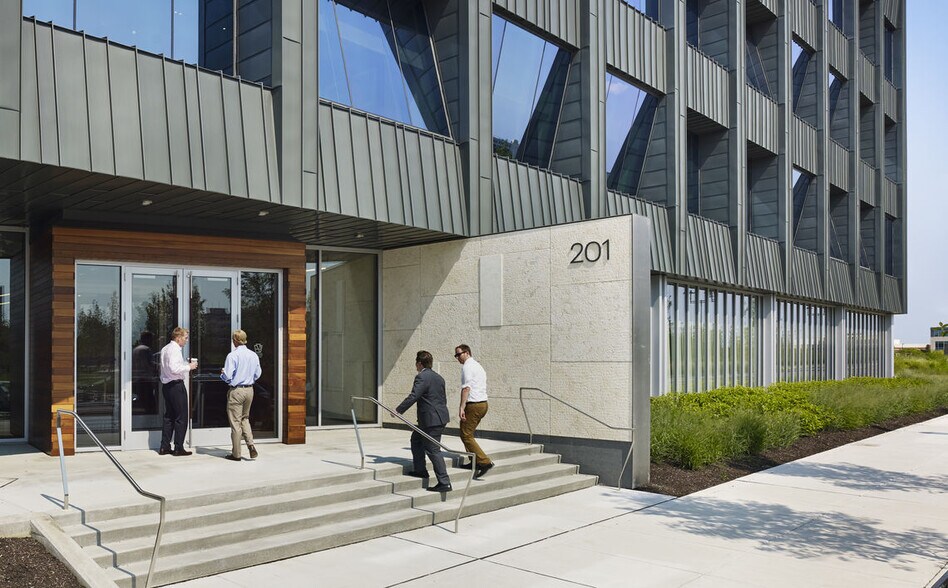 More Photos Of 201 Rouse Blvd, Philadelphia Medical For Lease