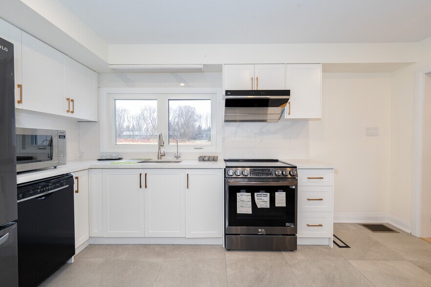 More Photos Of 2402 Holborn Rd, Queensville Land For Sale