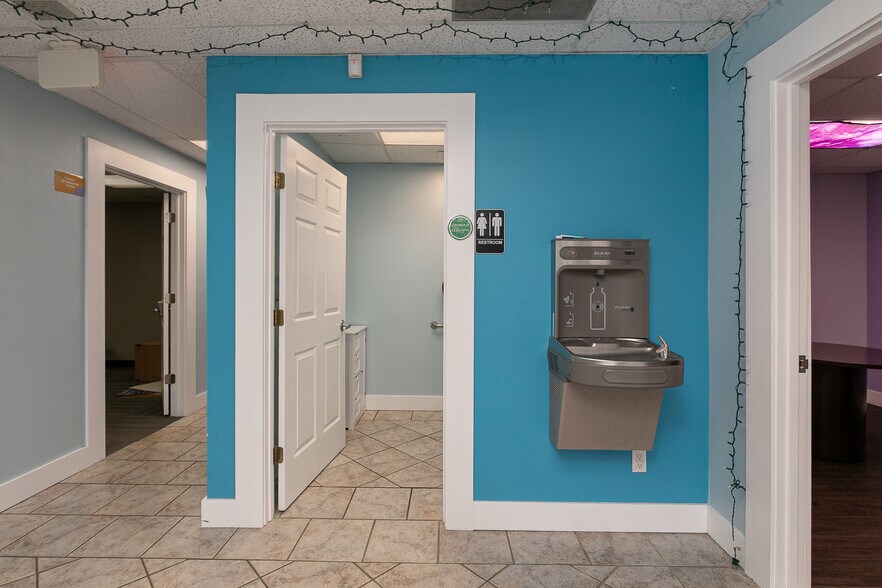 More Photos Of 500 W Daniels St, Ozark Office For Sale