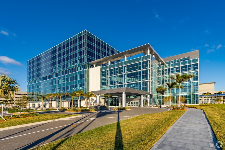 More Photos Of 5411 SkyCenter Dr, Tampa Office For Lease